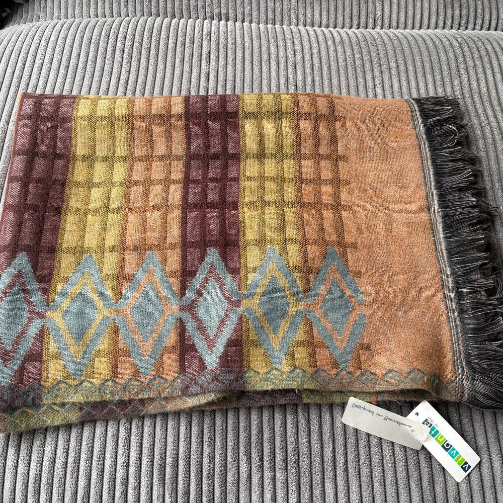 NWT Vivante scarf